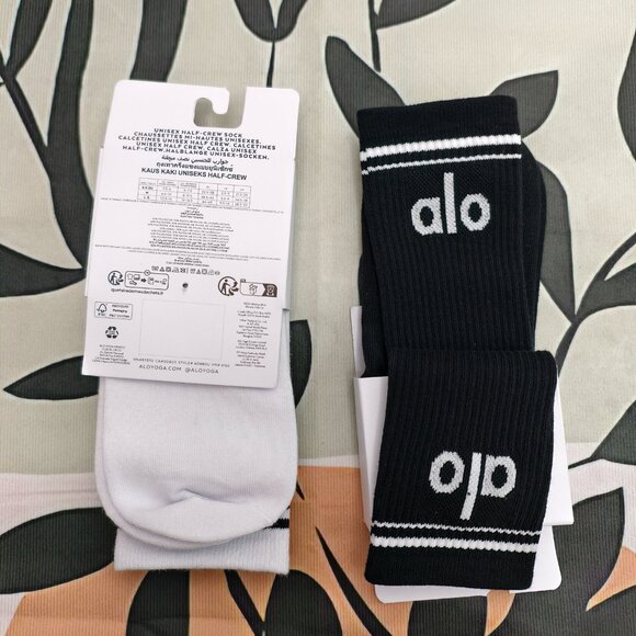NWT - ALO Yoga Socks 2 Pairs - Picture 2 of 6
